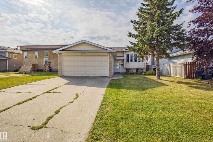 Photo de la propriété:  4533 29 Avenue NW  AB T6L 4W6 