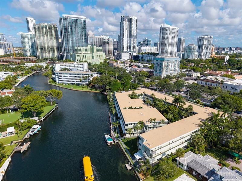 Property Photo:  1000 SE 4th St 311  FL 33301 