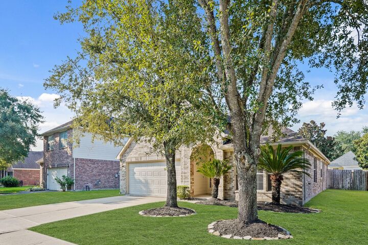 Property Photo: 1627 Pebble Brook TX 77459