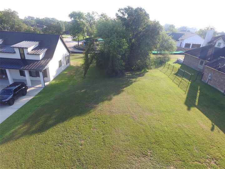 Property Photo:  26 Hillsborough Drive E  TX 77356 