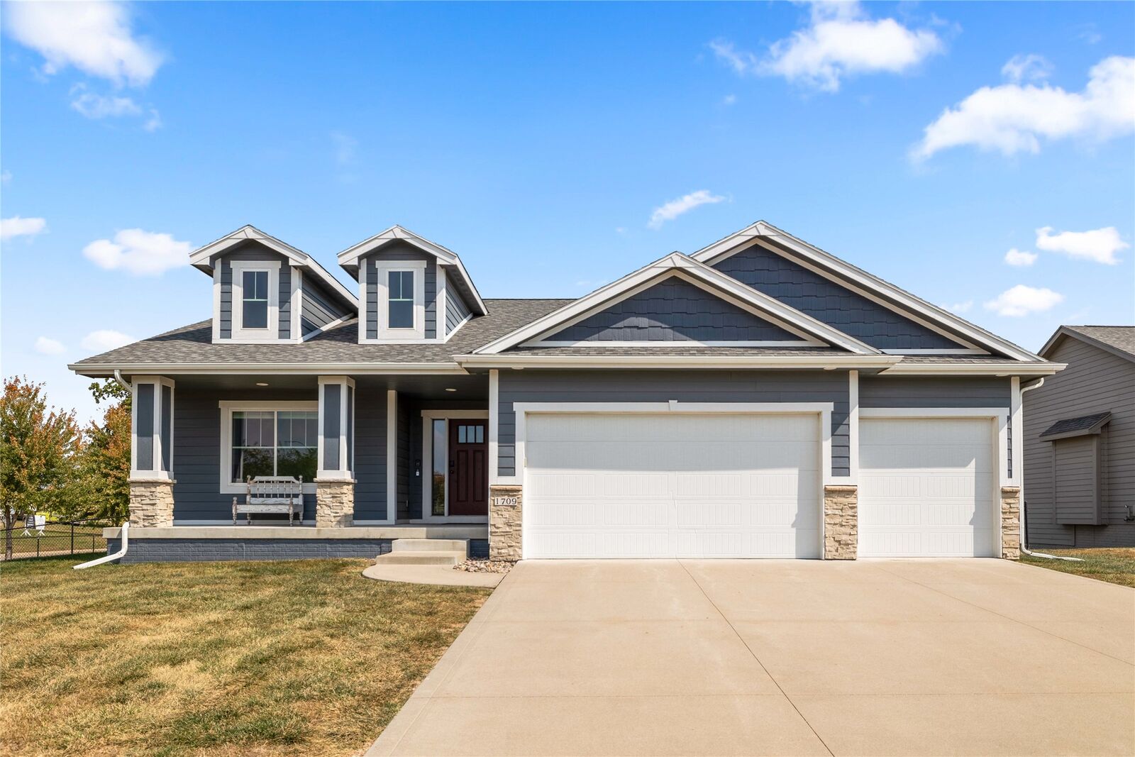 Property Photo: 1709 NW Ridgeline Court IA 50023