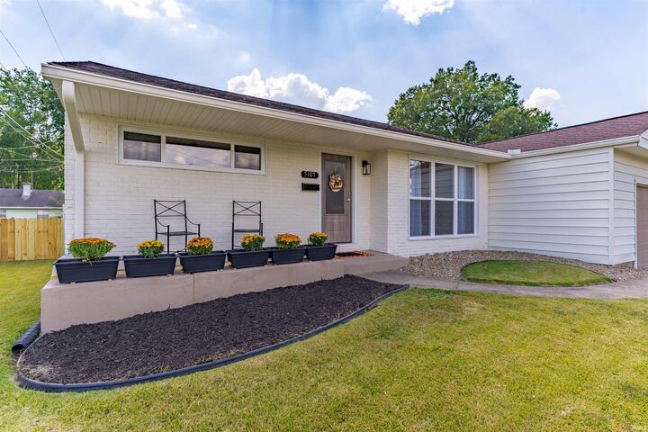 Property Photo:  5107 Helmuth Avenue  IN 47715-5715 