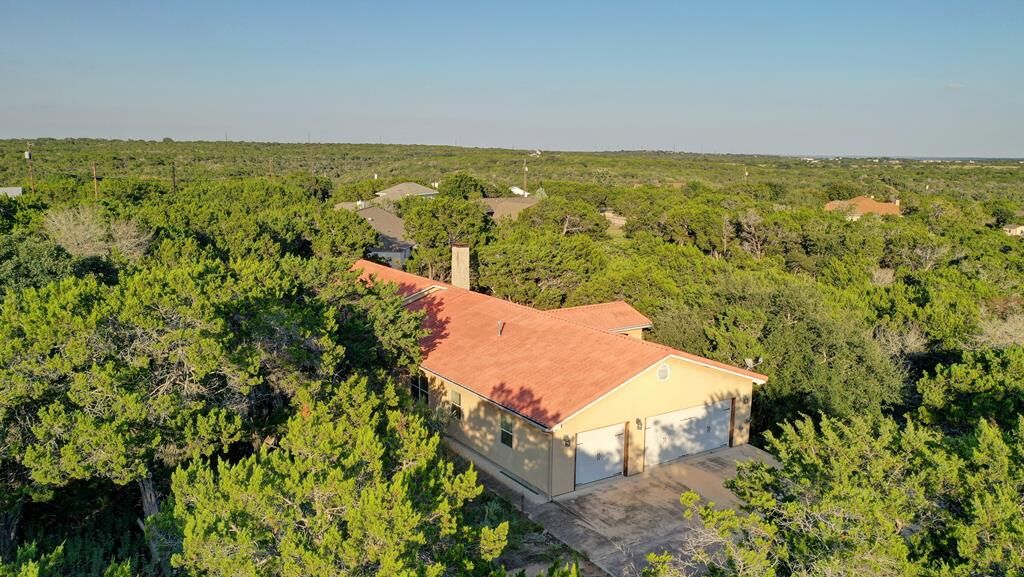 Property Photo: 203 Rim Rock Circle W TX 78024