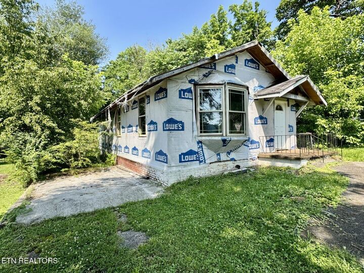 Property Photo:  4205 Coster Rd  TN 37912 