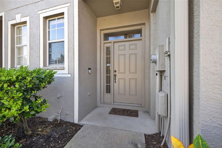 Property Photo:  566 Vallance Way NE  FL 33716 