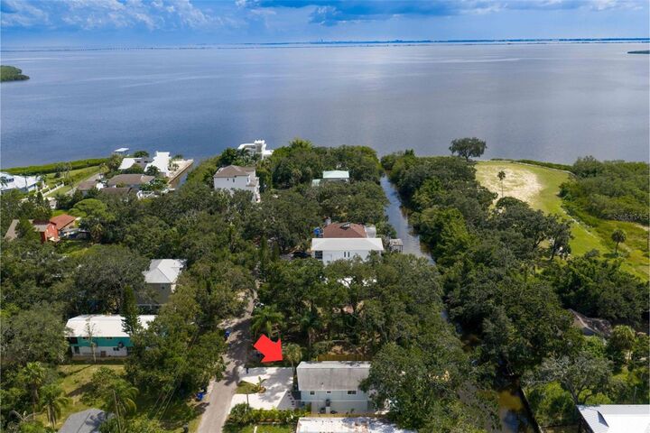Property Photo:  7418 Seagull Way  FL 33635 