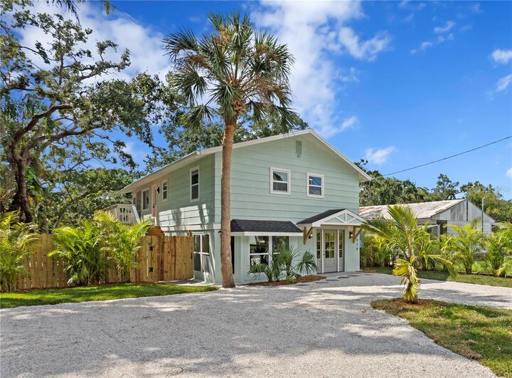 Property Photo: 7418 Seagull Way FL 33635