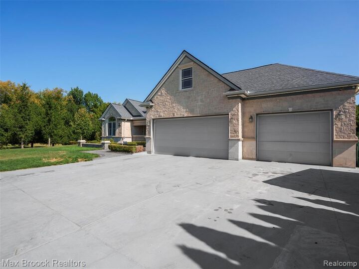 Property Photo:  65884 Windrose Court  MI 48096 1837 