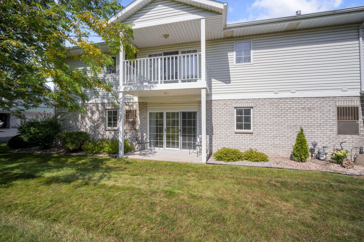 Property Photo:  602 Shepherds Dr 5  WI 53090 