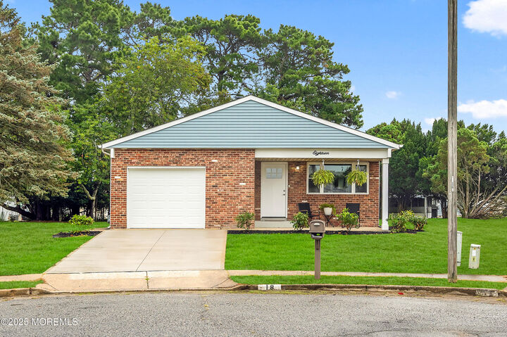 Property Photo:  18 Morongo Court  NJ 08757 