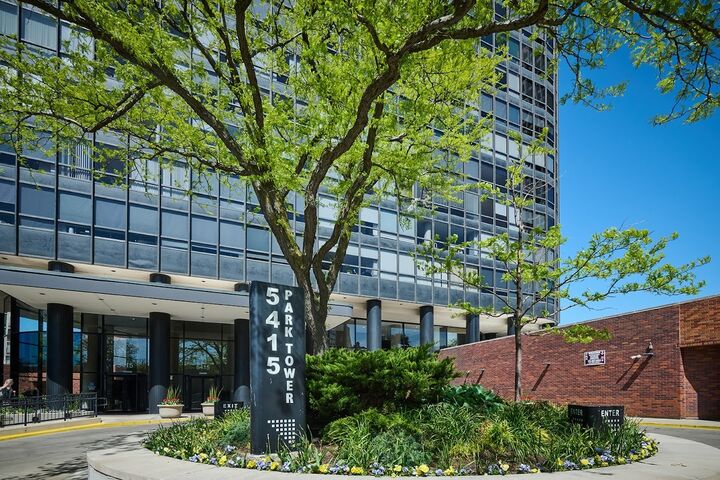 Property Photo:  5415 N Sheridan Road 502  IL 60640 