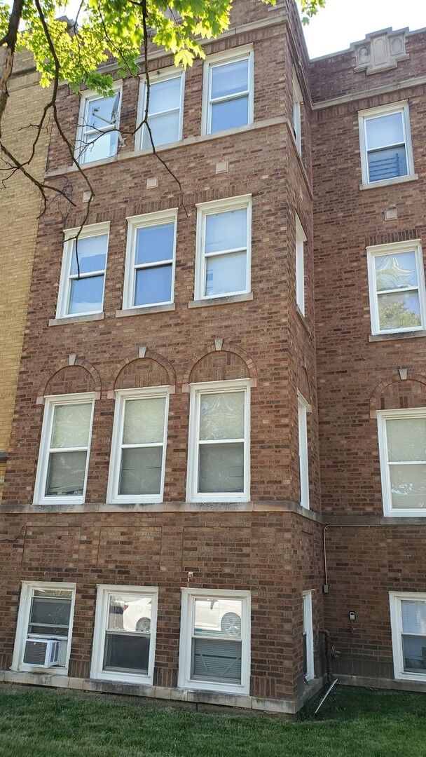 Property Photo:  6342 N Artesian Avenue Gc  IL 60659 