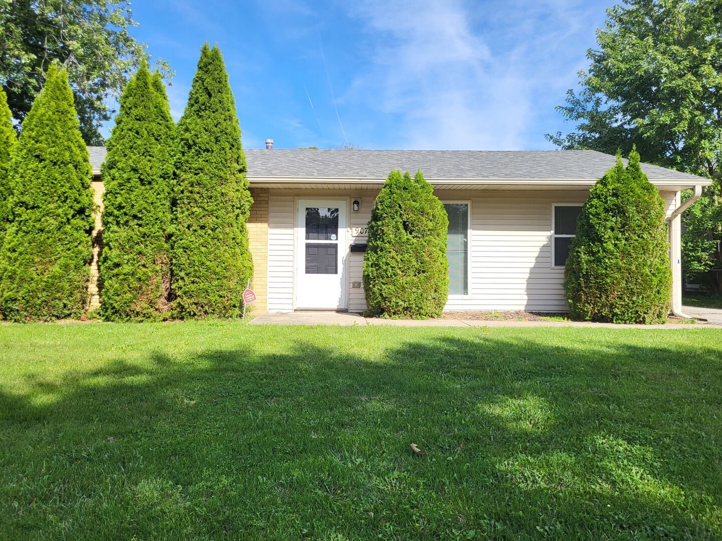 Property Photo:  907 Dartmouth Avenue  IL 60443 