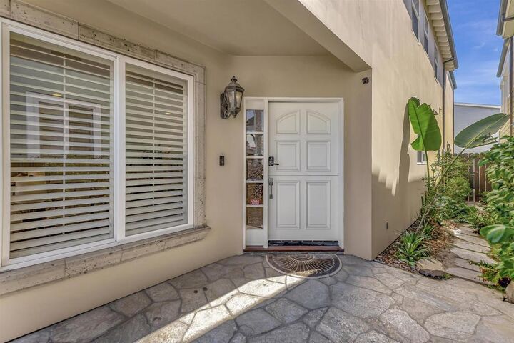 Property Photo:  509 W Balboa Boulevard  CA 92661 