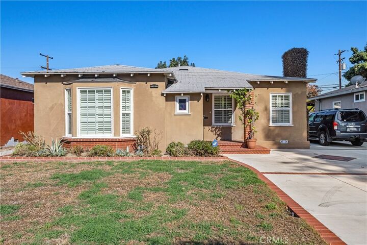 Property Photo: 2860 Chestnut Avenue CA 90806
