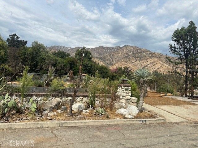 Property Photo: 1371 El Corto Drive CA 91001