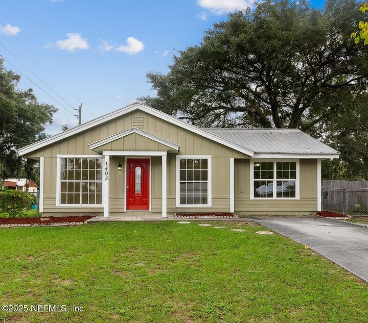 Property Photo:  1403 Prospect Street  FL 32177 