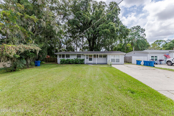 Property Photo: 6104 Terry Parker Drive S FL 32211
