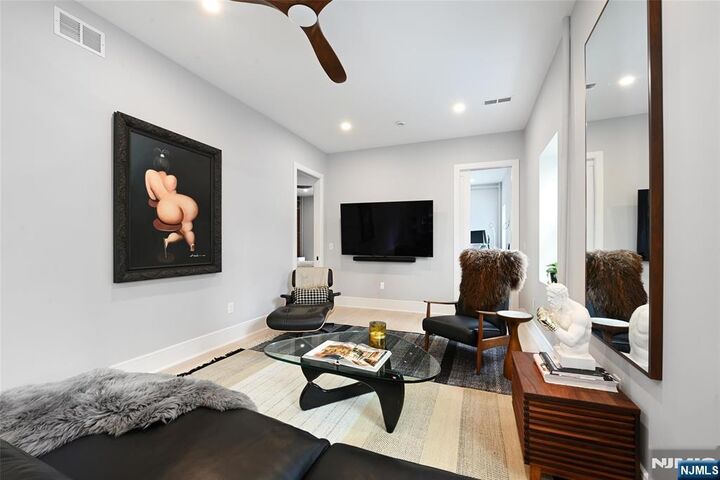 Property Photo:  500 Hudson Street 2A  NJ 07030 