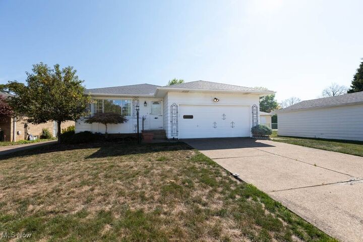 735 E 241st Street  Euclid OH 44123 photo