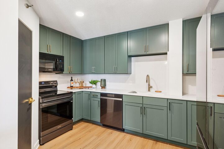 Property Photo:  3131 Excelsior Boulevard 810  MN 55416 