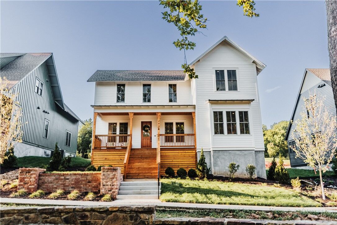 Property Photo: 1738 W Markham Road AR 72701