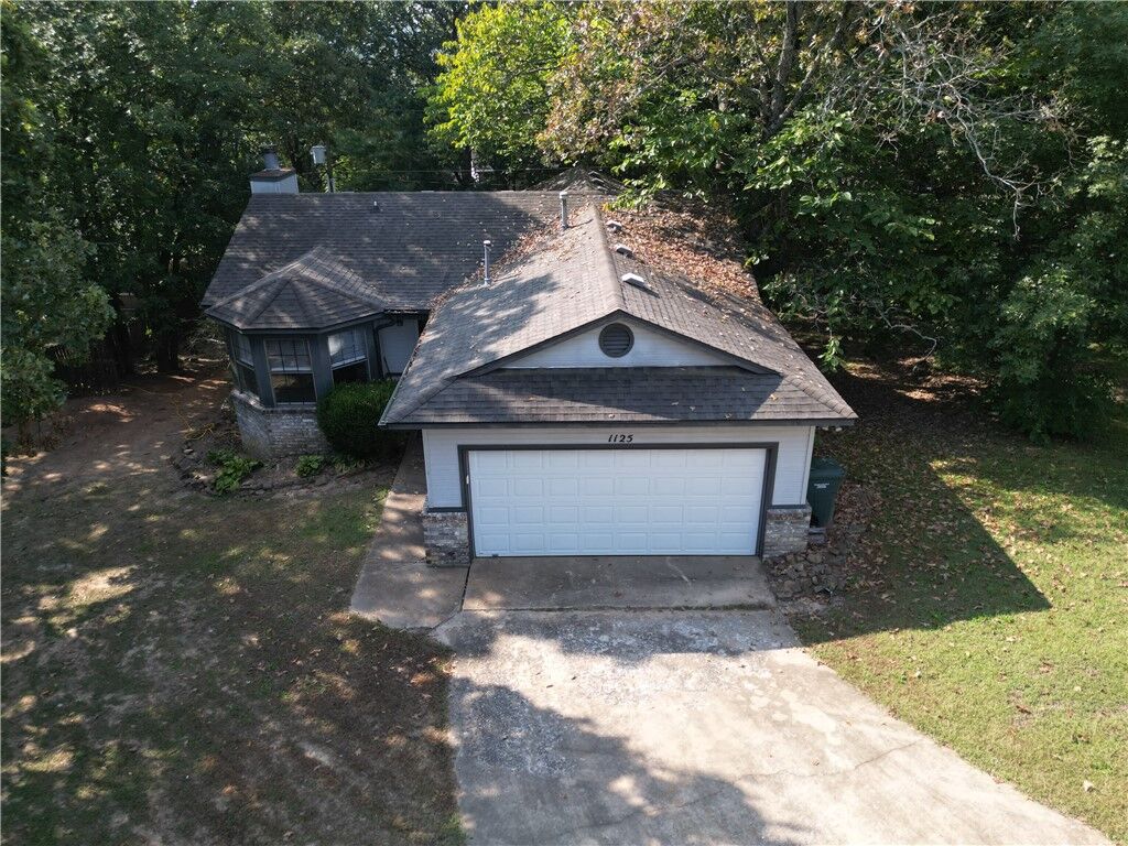 Property Photo: 1125 E Township Street AR 72703