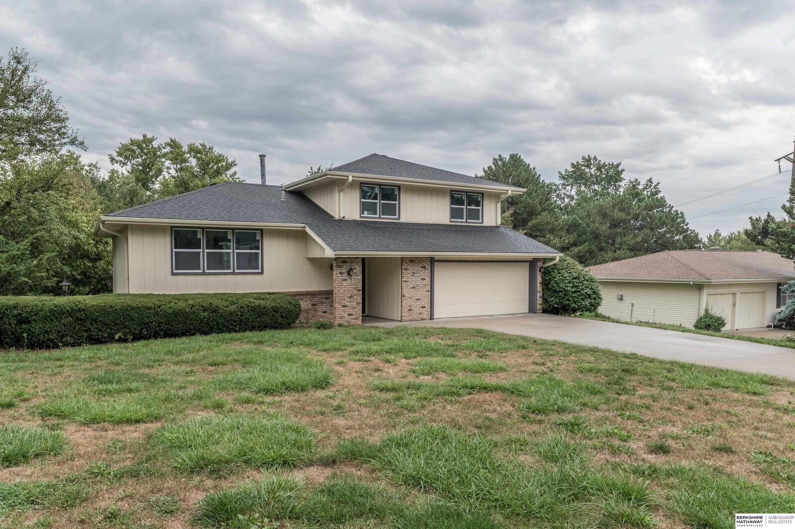 Property Photo: 2011 N 100th Street NE 68134