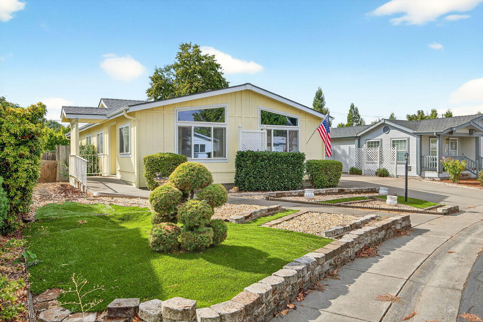 Property Photo:  555 Freeman Road 204  OR 97502 