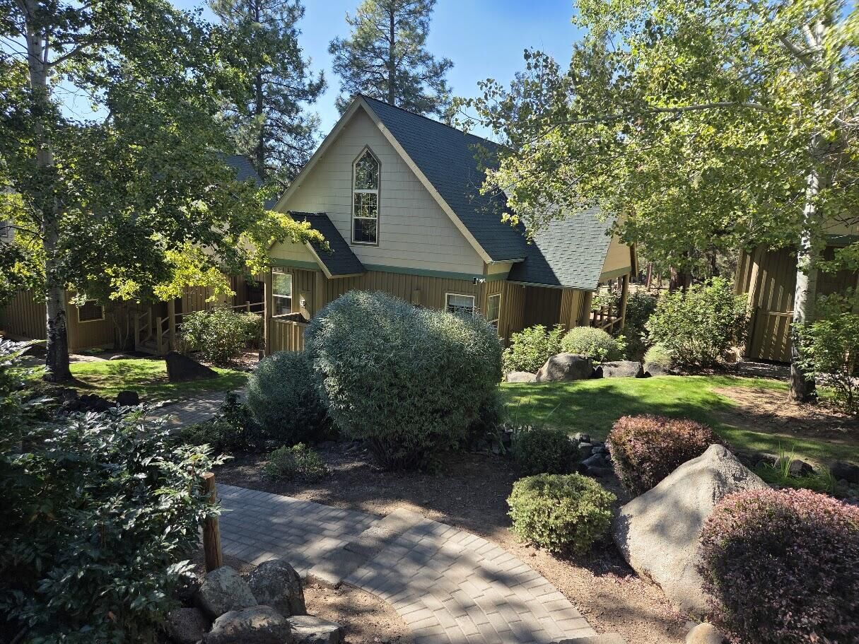 Property Photo: 4673 Marsh Hawk Drive OR 97601