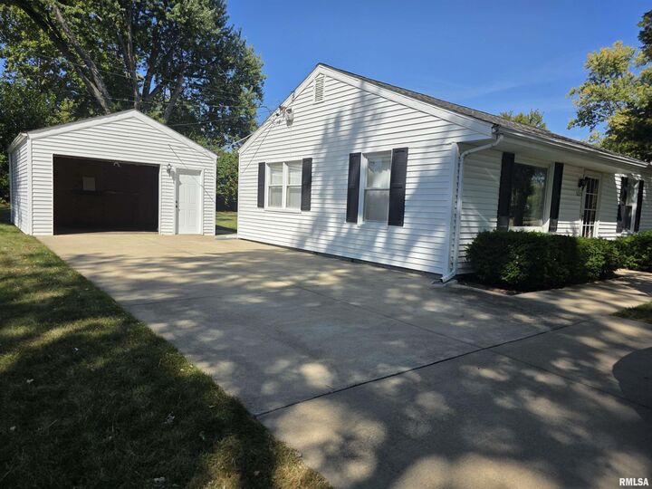 Property Photo:  5225 N Hamilton Road  IL 61614 