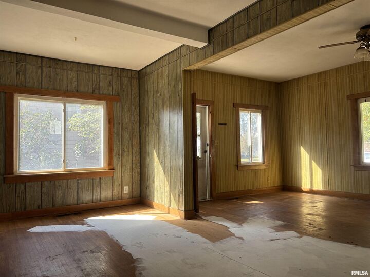 Property Photo:  402 Olive Street  IL 61375 