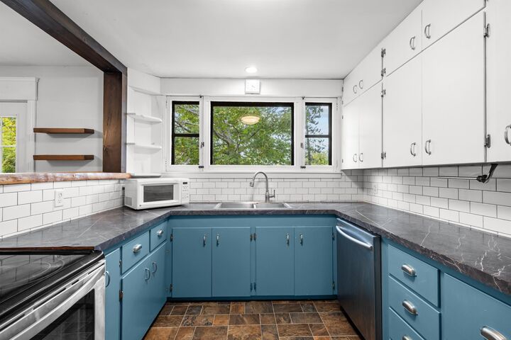 Property Photo:  61 Mount Edward Road  PE C1A 5S1 