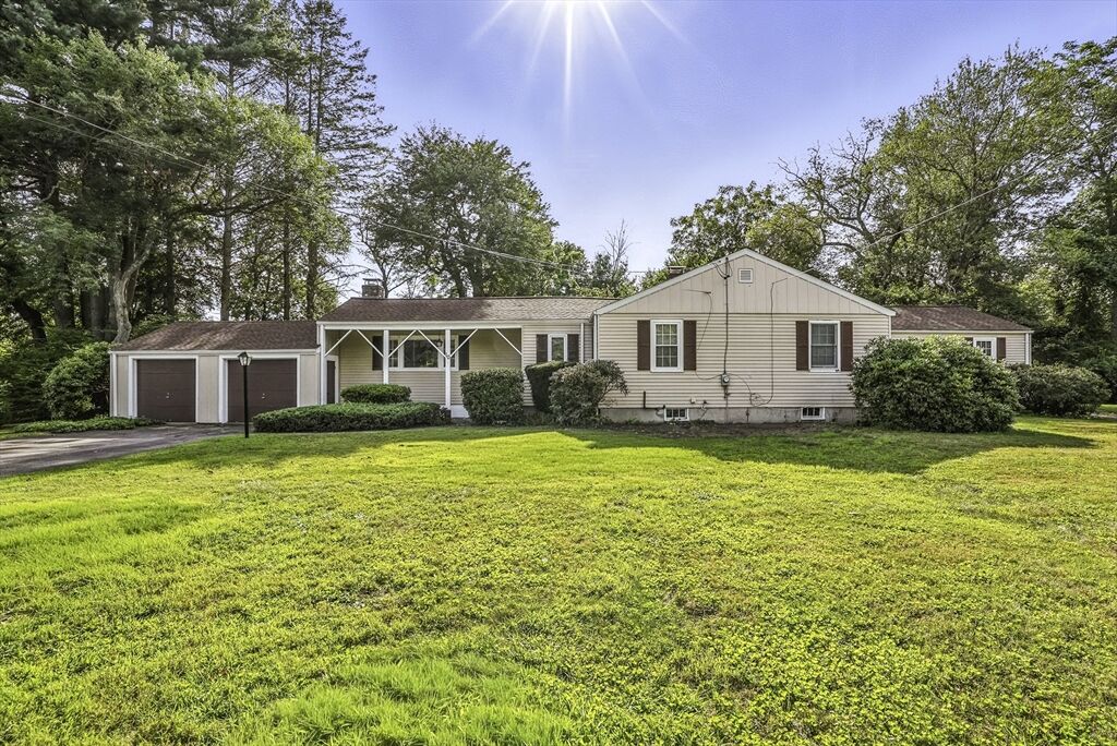 Property Photo:  10 Millwood Circle  MA 01701 