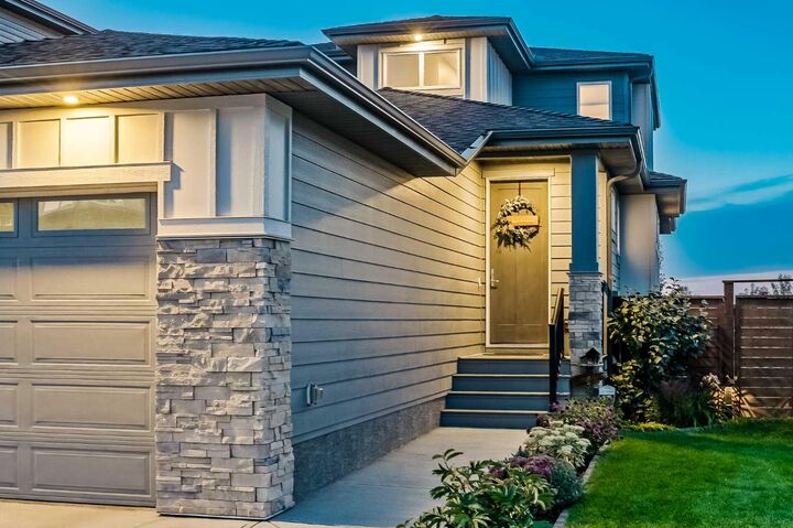 Property Photo:  60 Walcrest Hill SE  AB T2X 4V9 