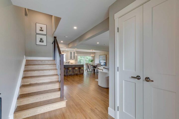 Property Photo:  9 42 Street SW  AB T3C 1Y2 