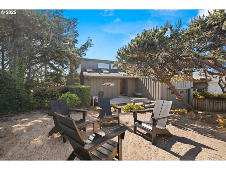 Property Photo: 27 Spouting Whale Ln OR 97388