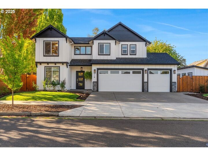 Property Photo:  110 W Oxford St  OR 97132 