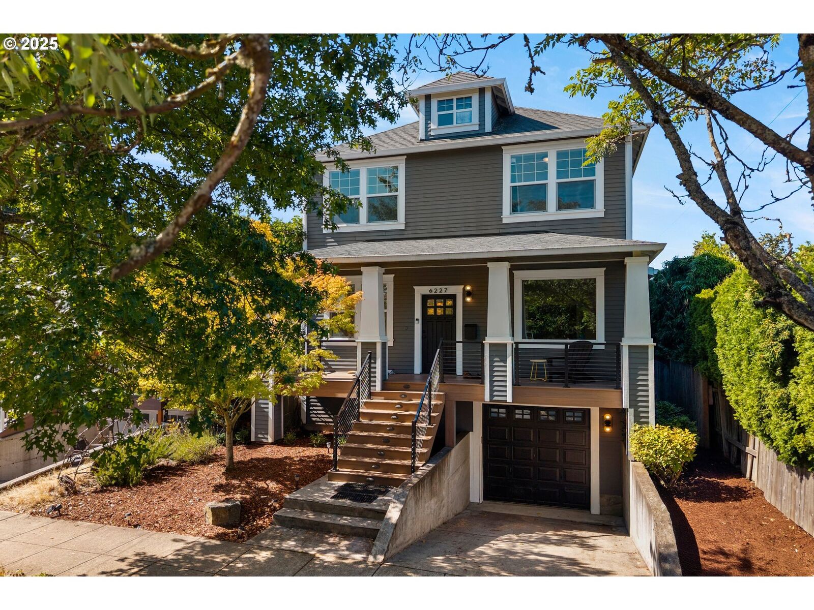 Property Photo:  6227 N Wilbur Ave  OR 97217