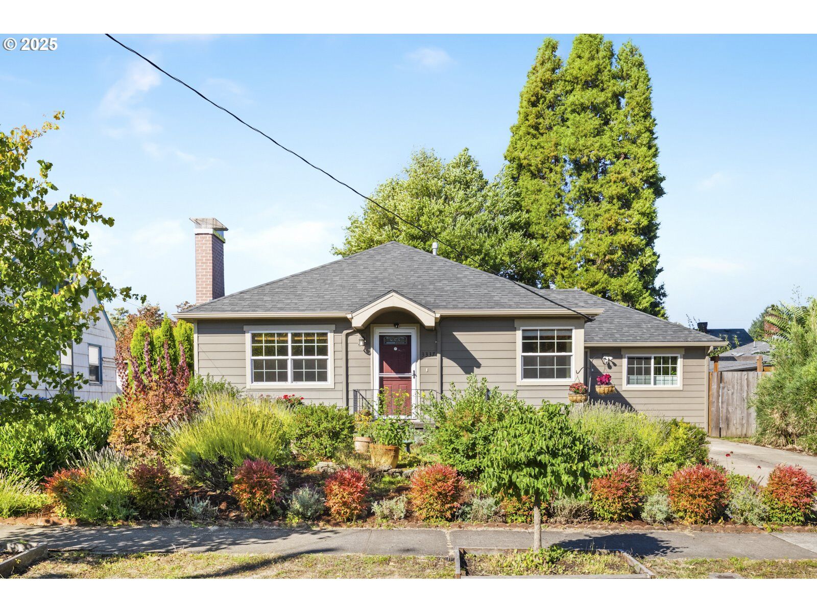 Property Photo: 3337 SE 53rd Ave OR 97206