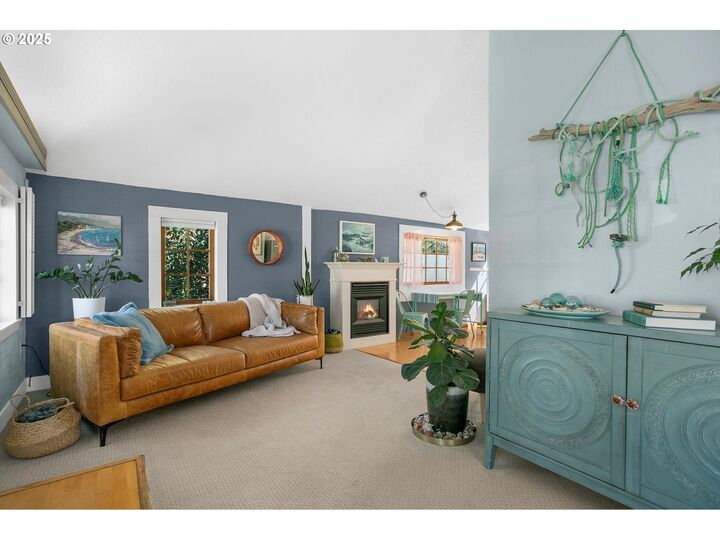 Property Photo:  1522 NE 11th St  OR 97367 