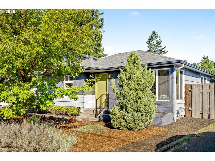 Property Photo:  12505 SE Mill Ct  OR 97233 