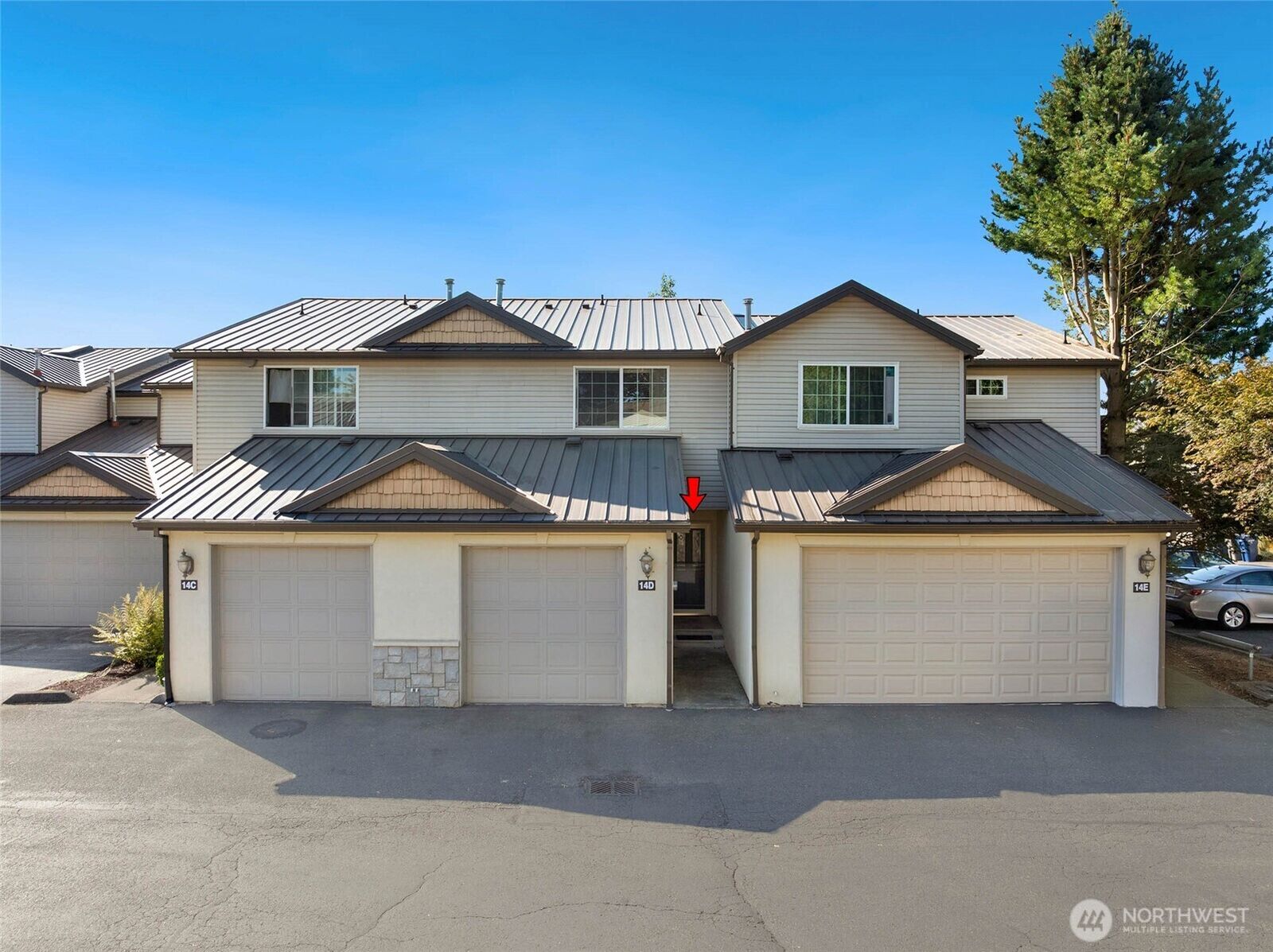 Property Photo:  418  17th Street SE 14 D  WA 98002 