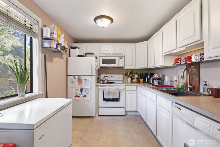 690 NW Atalanta Way C102  Oak Harbor WA 98277 photo