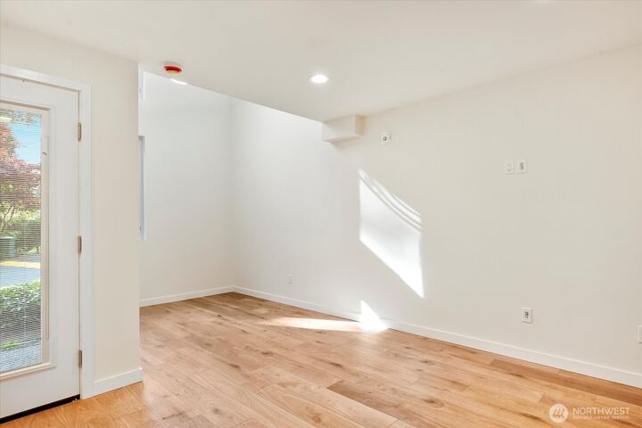Property Photo: 6440 139th Place NE 1 WA 98052
