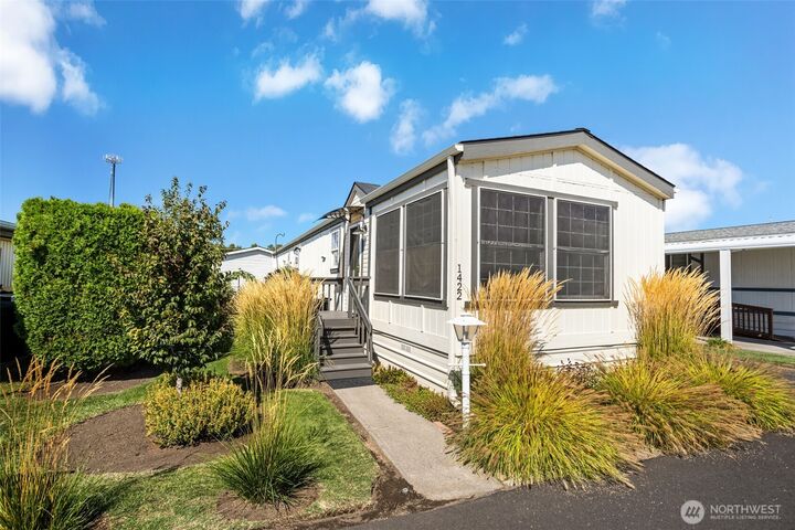Property Photo:  1422  Garnet Street  WA 99362 