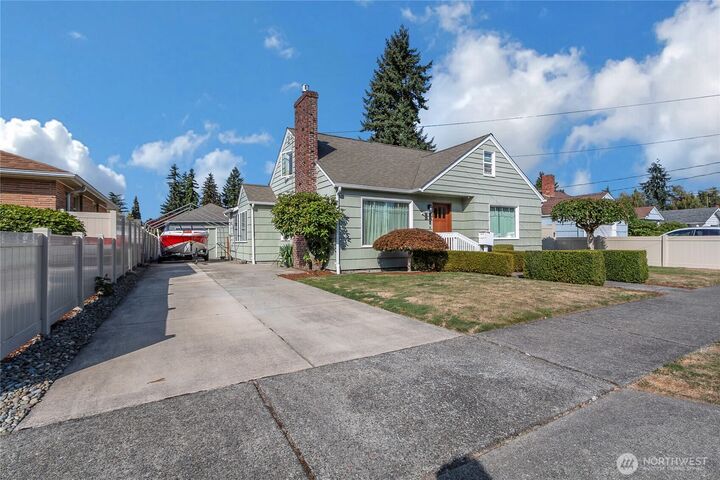 Property Photo: 310 18th Street NW WA 98371