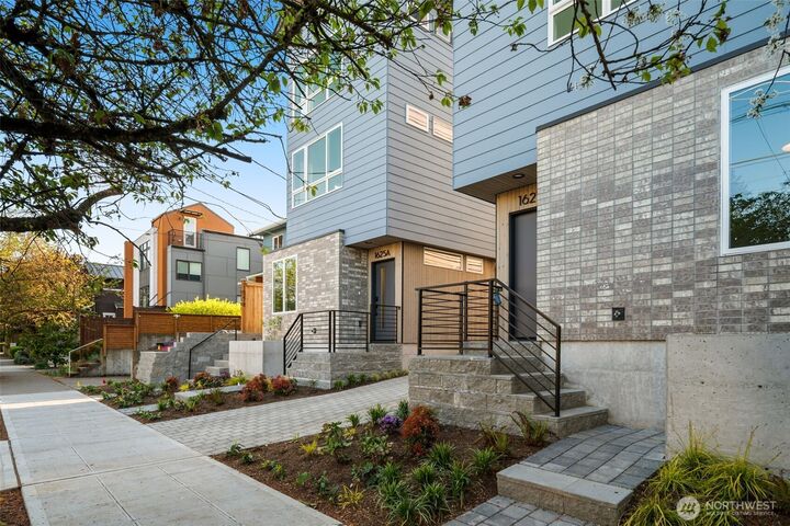 Property Photo:  1627 A  21st Avenue  WA 98122 