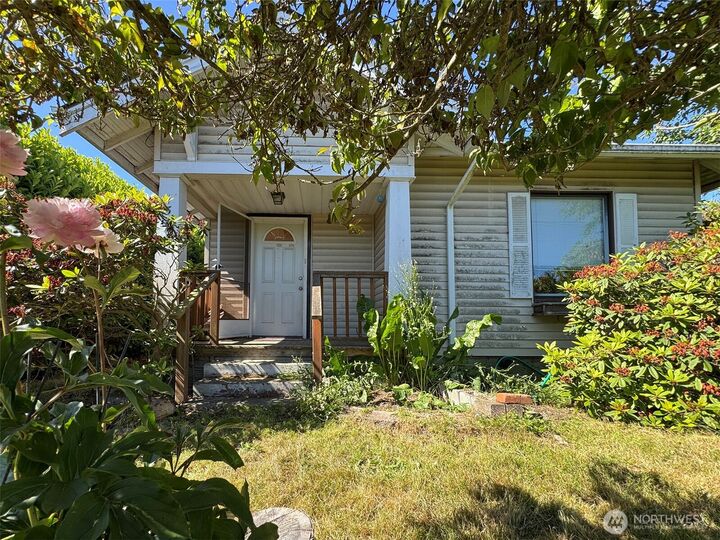 Property Photo:  1320 W 5th Street  WA 98363 