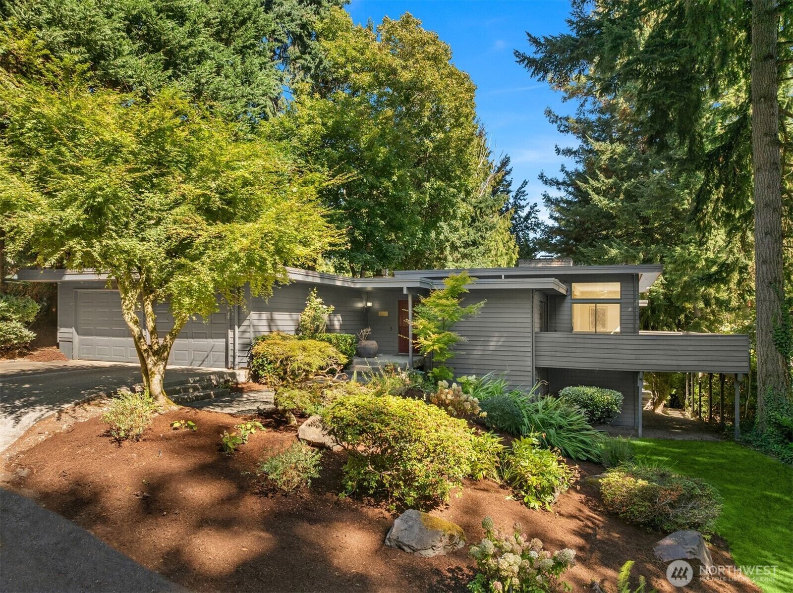 Property Photo: 6920 94th Avenue SE WA 98040